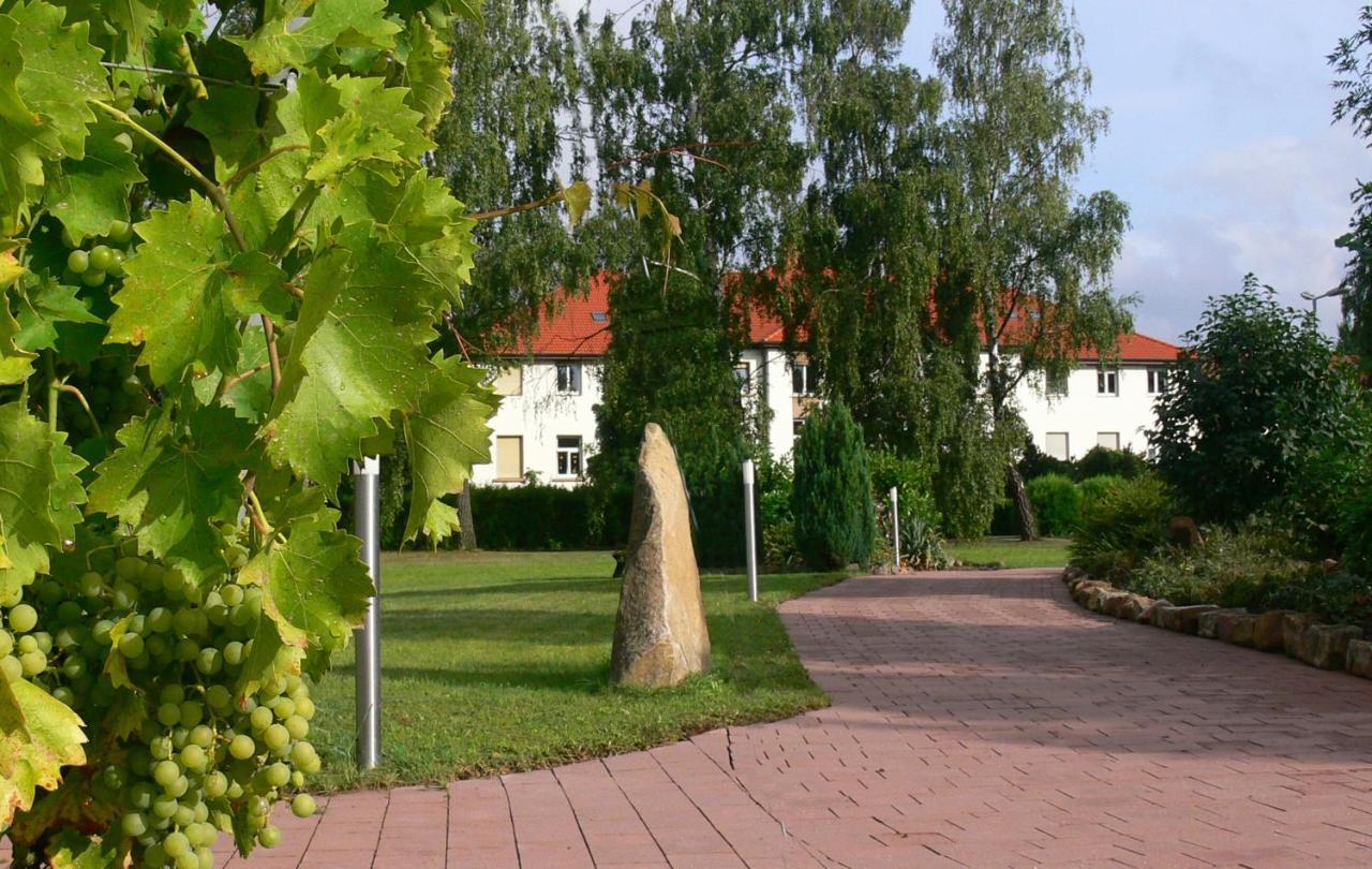 Christliche Gaestehaeuser Weinstrasse Neustadt an der Weinstraße Buitenkant foto