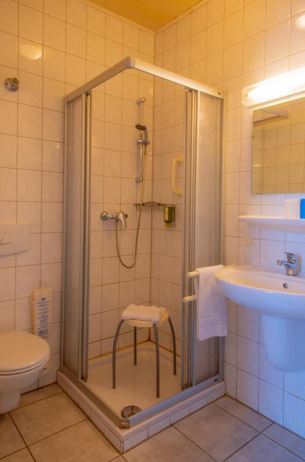 Christliche Gaestehaeuser Weinstrasse Neustadt an der Weinstraße Buitenkant foto