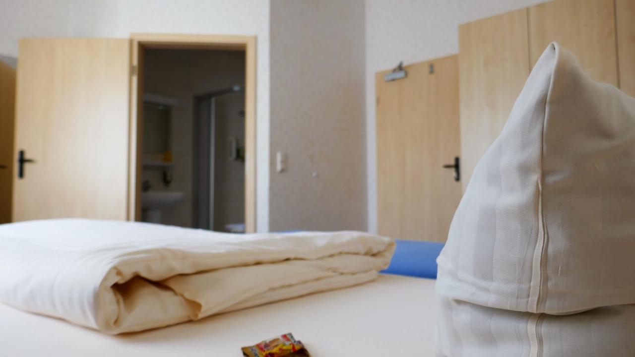 Christliche Gaestehaeuser Weinstrasse Neustadt an der Weinstraße Buitenkant foto