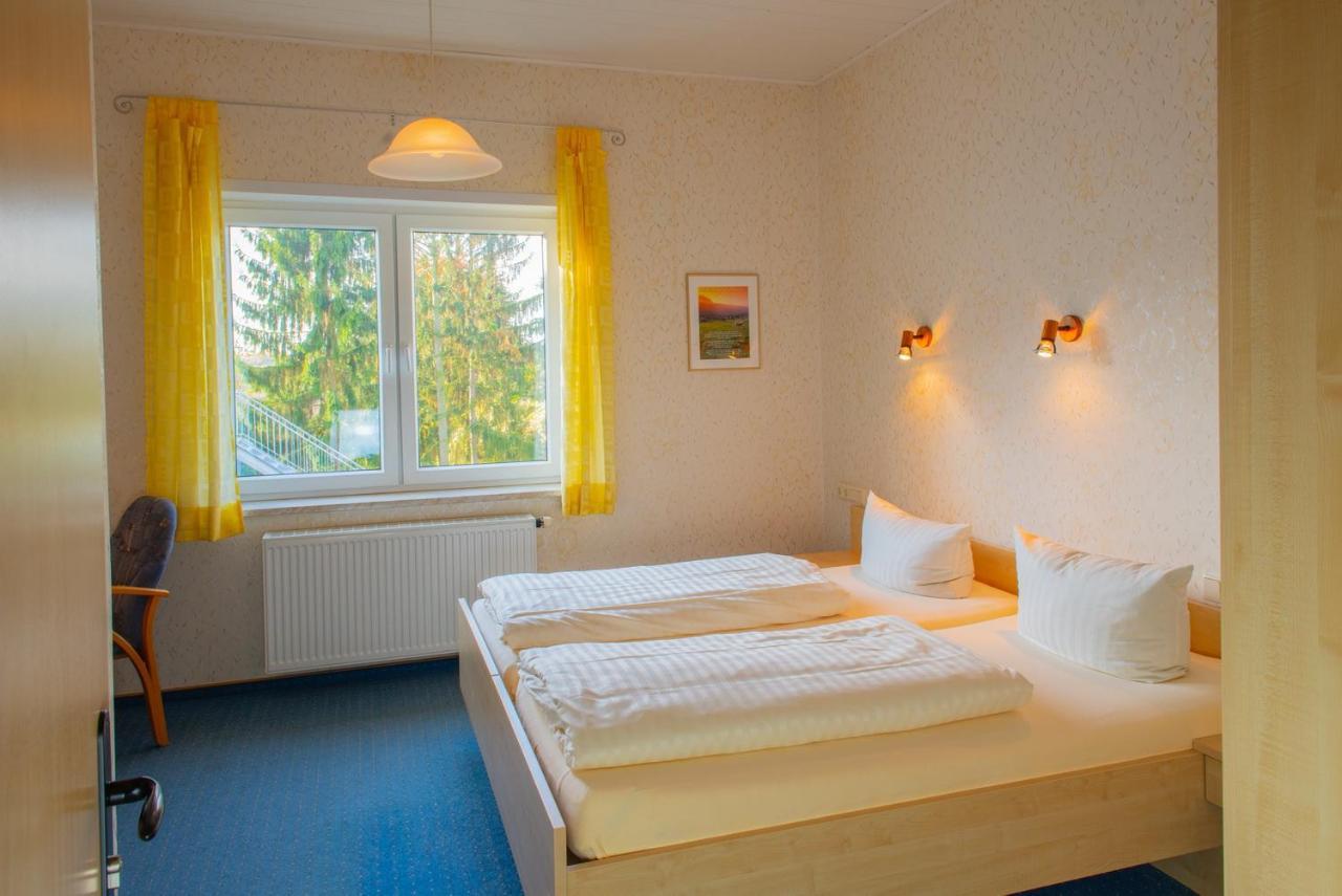 Christliche Gaestehaeuser Weinstrasse Neustadt an der Weinstraße Buitenkant foto