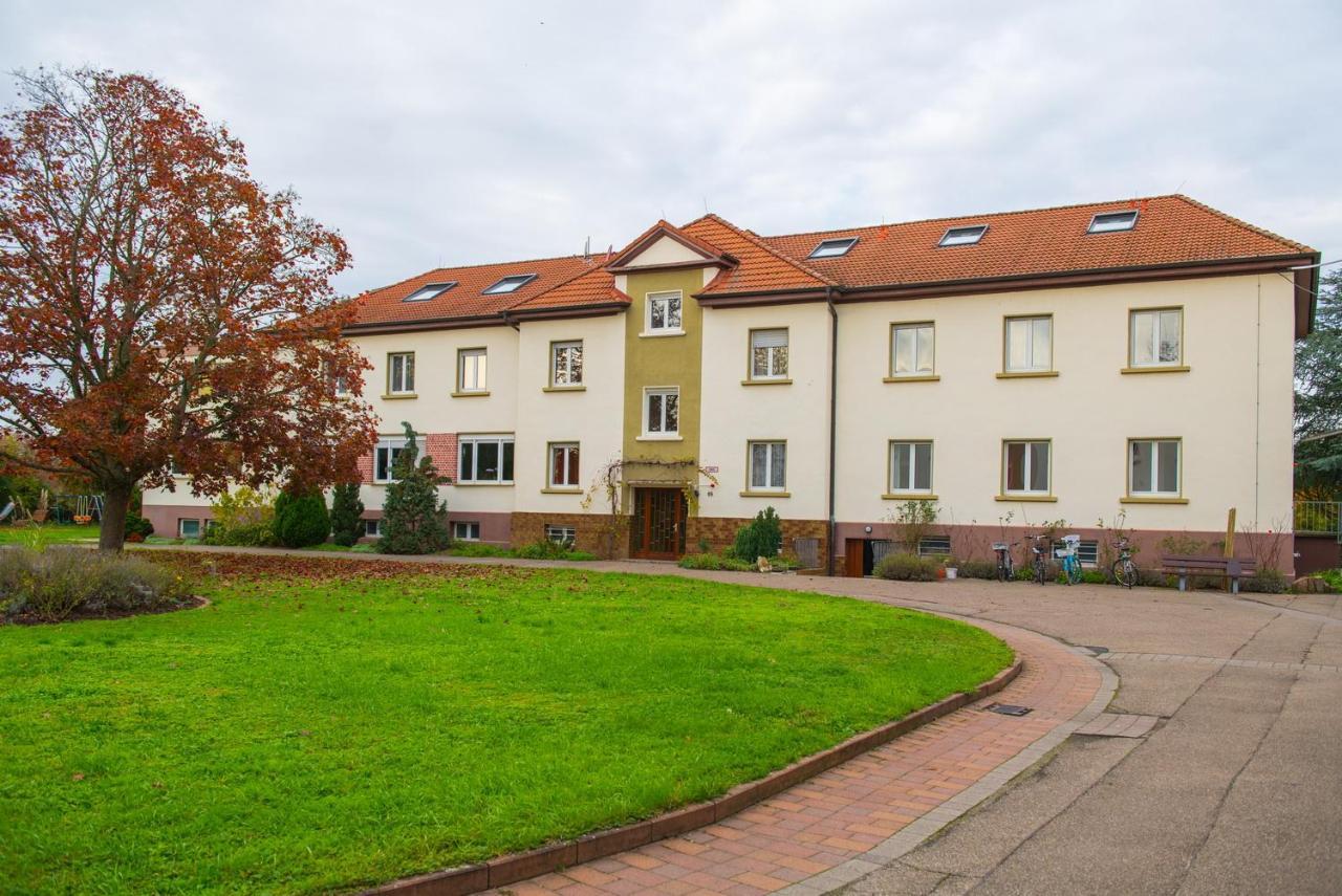 Christliche Gaestehaeuser Weinstrasse Neustadt an der Weinstraße Buitenkant foto